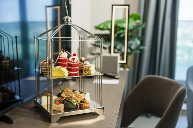  Hotel Holiday International - picture  : Food,Property 