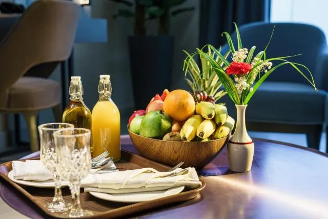  Hotel Holiday International - picture  : Drinks,Property 