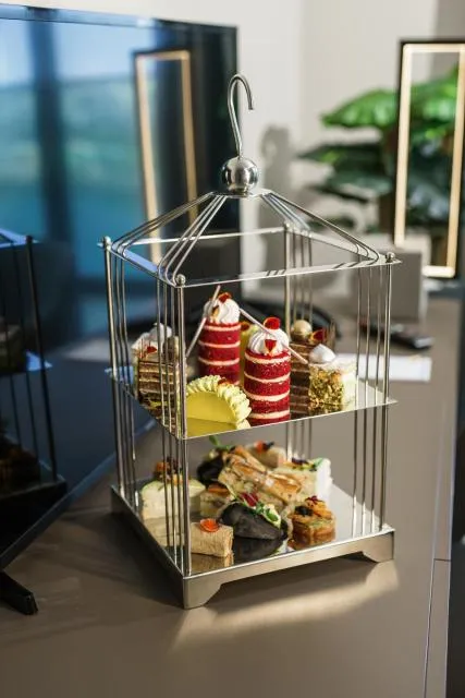  Hotel Holiday International - picture  : Food,Property 