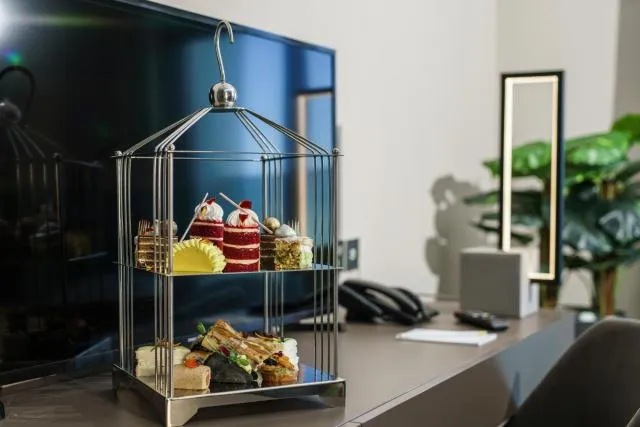  Hotel Holiday International - picture  : Food,Property 