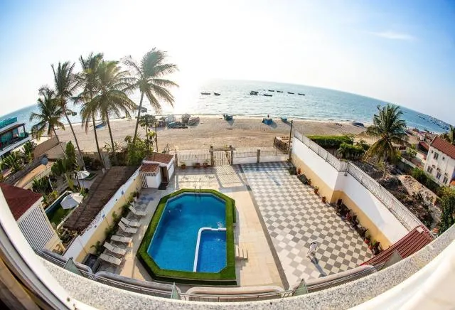  Brisotel - Beira Mar - photo  : Immeuble immobilier,Restaurant/endroits où manger,Piscine,Vue de la piscine,Télévision et multimédia,Vue (depuis la propriété/la chambre),Vue de la rivière,Vue sur la mer,Piscine,Petit-déjeuner,casier,four,Propriété 
