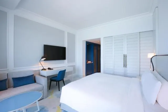  Sofitel Dubai Jumeirah Beach - picture  : TV and multimedia,Bedroom,Property 
