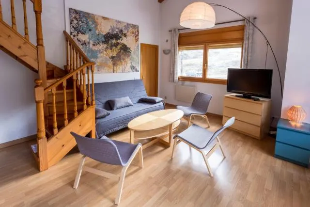  Nuria Pedrous - photo  : Zone assise,Centre de télévision/divertissement,Salon,Propriété 