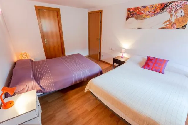  Nuria Pedrous - photo  : Lit,Photo de toute la pièce,Chambre à coucher,Propriété,Chambre 