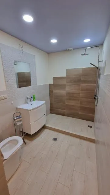  Deghceni club - picture  : Bathroom 