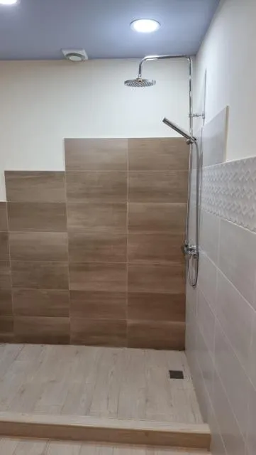  Deghceni club - picture  : Bathroom 