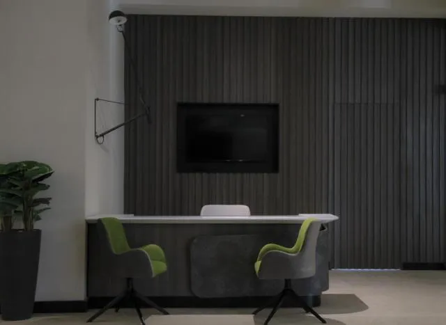  Hotel Holiday International - picture  : Lobby or reception,Property 