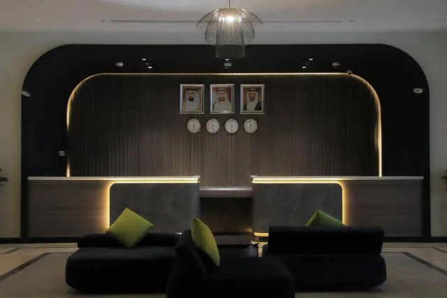  Hotel Holiday International - picture  : Nearby landmark,Lobby or reception,Property 