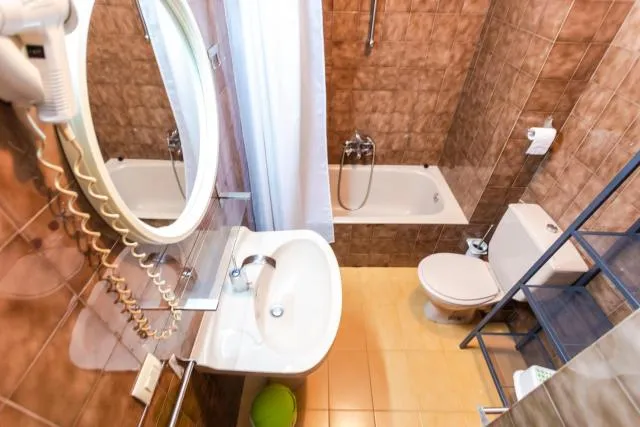  Maia Pedrous - picture  : Bathroom,Bathroom,Bath,Property 