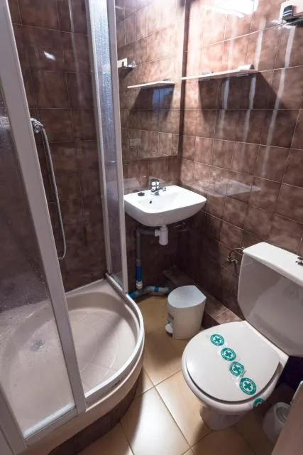  Maia Pedrous - picture  : Shower,Bathroom,Bathroom,Property 