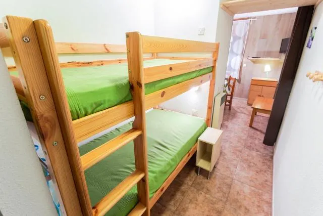  Maia Pedrous - picture  : Off site,bunk bed,Room 