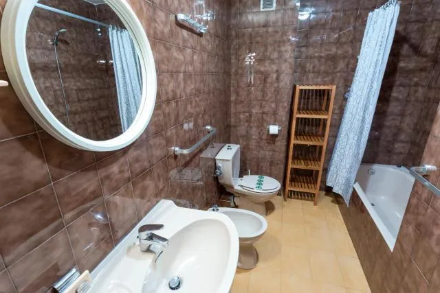  Maia Pedrous - picture  : Bathroom,Bathroom,Bath,Property 