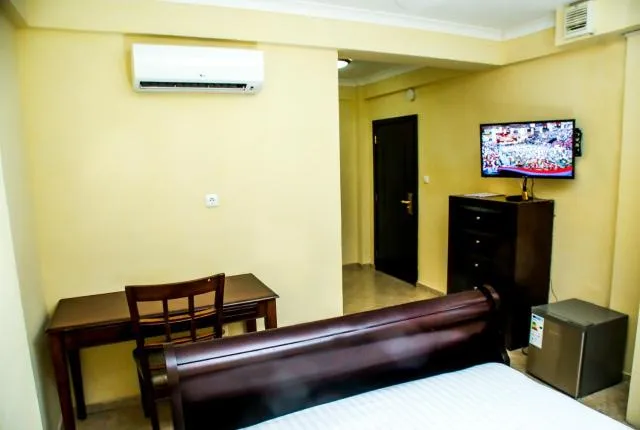  Brisotel - Beira Mar - photo  : Immeuble immobilier,Restaurant/endroits où manger,Zone assise,Centre de télévision/divertissement,Piscine,Petit-déjeuner,Propriété 