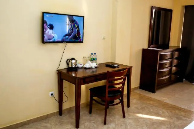  Brisotel - Beira Mar - photo  : Immeuble immobilier,Restaurant/endroits où manger,Centre de télévision/divertissement,Piscine,Petit-déjeuner,Propriété 