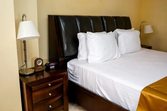  Brisotel - Beira Mar - photo  : Immeuble immobilier,Restaurant/endroits où manger,Lit,Piscine,Petit-déjeuner,Propriété 