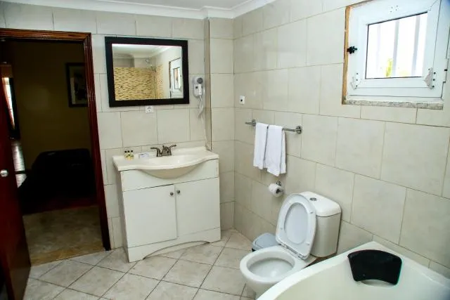  Brisotel - Beira Mar - photo  : Toilettes,Immeuble immobilier,Restaurant/endroits où manger,Salle de bain,Piscine,Petit-déjeuner,ascenseur,ascenseur,Propriété 