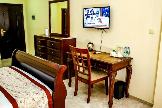  Brisotel - Beira Mar - photo  : Immeuble immobilier,Restaurant/endroits où manger,Centre de télévision/divertissement,Piscine,Petit-déjeuner,Propriété 