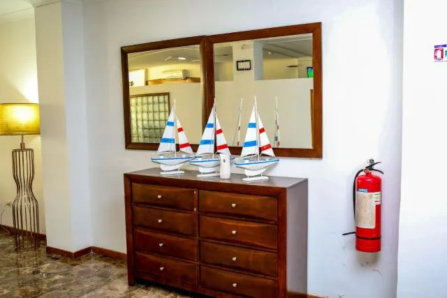  Brisotel - Beira Mar - photo  : Immeuble immobilier,Restaurant/endroits où manger,Piscine,Petit-déjeuner,Propriété 