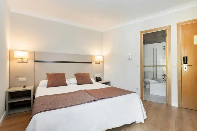  Hotel & Aparthotel Cosmos - picture  : Bed,Bed,Bathroom,Photo of the whole room,Property,Room 