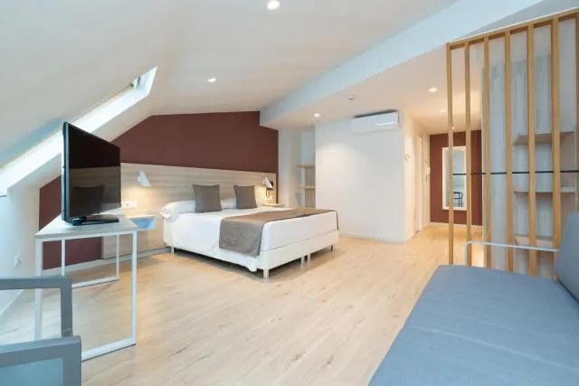  Hotel & Aparthotel Cosmos - picture  : TV/entertainment centre,Bed,Bed,Photo of the whole room,Bedroom,Property,Room 