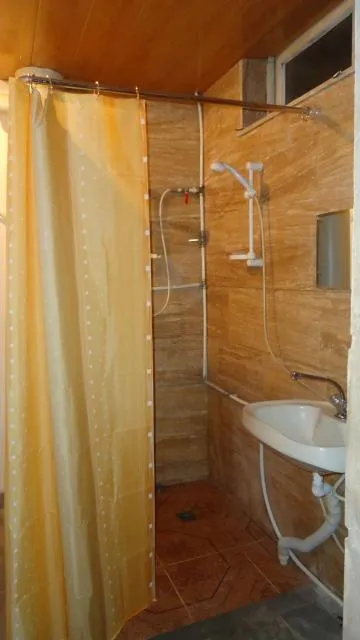  Spandaryan House - picture  : Shower,Bathroom,Bathroom,Property 