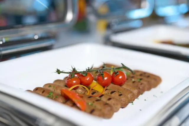  Hotel Holiday International - picture  : Kitchen/kitchenette,Food,Property 