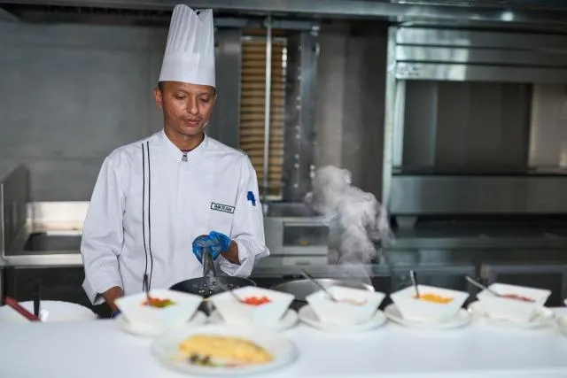  Hotel Holiday International - picture  : Food and drinks,Property 