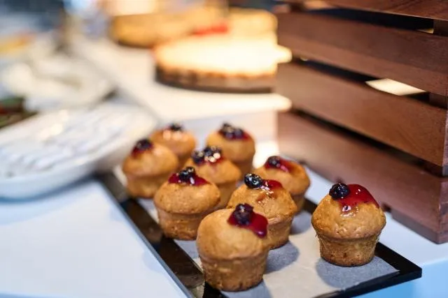  Hotel Holiday International - picture  : Food,Buffet breakfast,Property 