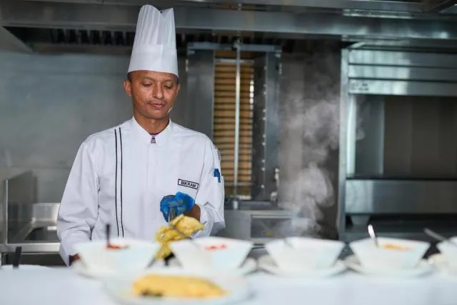  Hotel Holiday International - picture  : Food,Property 