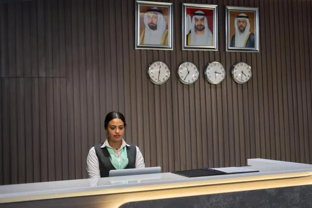  Hotel Holiday International - picture  : Nearby landmark,Staff,Lobby or reception,Property 