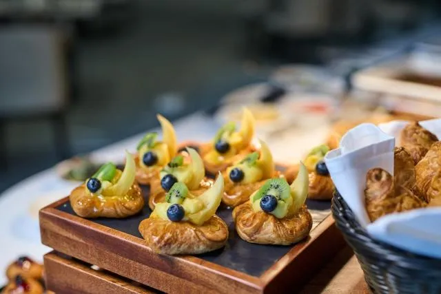  Hotel Holiday International - picture  : Food,Breakfast,Property 