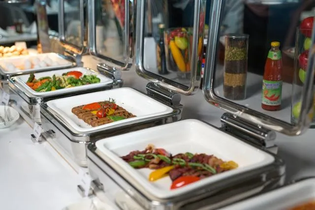  Hotel Holiday International - picture  : Food,Property 