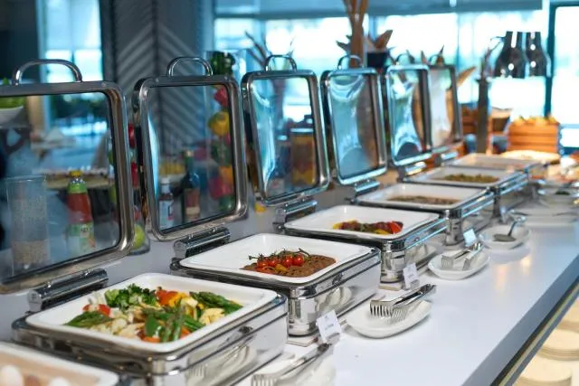  Hotel Holiday International - picture  : Food and drinks,Property 