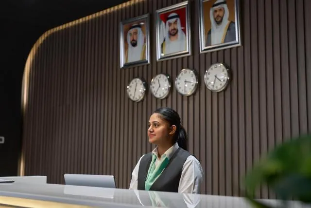  Hotel Holiday International - picture  : Nearby landmark,Lobby or reception,Property 