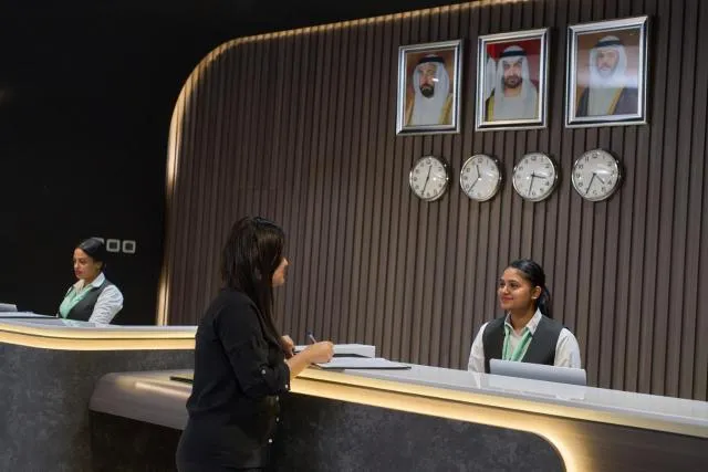  Hotel Holiday International - picture  : Nearby landmark,Kitchen/kitchenette,Lobby or reception,Property 