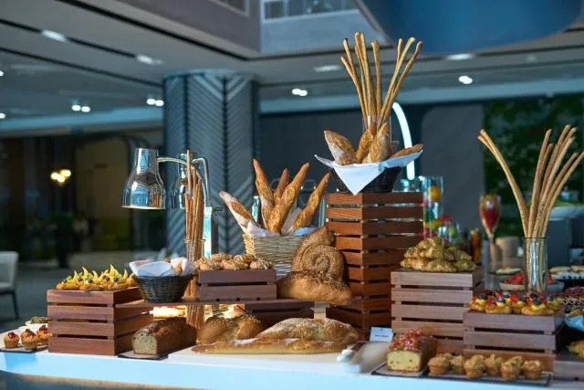  Hotel Holiday International - picture  : Food,Buffet breakfast,Property 