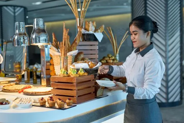  Hotel Holiday International - picture  : Restaurant/places to eat,Property 