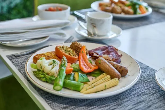  Hotel Holiday International - picture  : Food and drinks,Property 