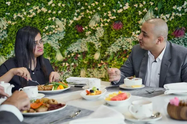  Hotel Holiday International - picture  : Restaurant/places to eat,Property 