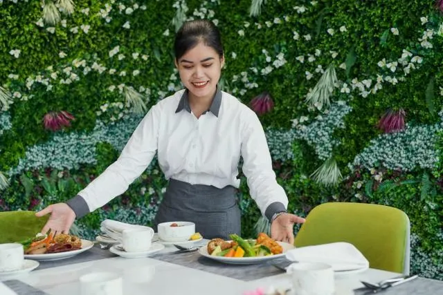  Hotel Holiday International - picture  : Restaurant/places to eat,Property 