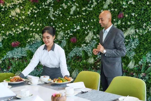  Hotel Holiday International - picture  : Restaurant/places to eat,Property 