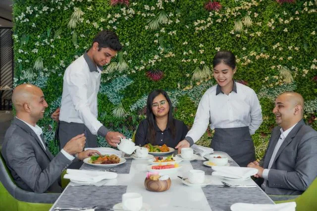  Hotel Holiday International - picture  : group of guests,Property 