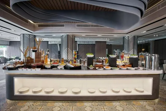  Hotel Holiday International - picture  : Buffet breakfast,Property 