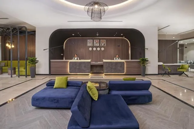  Hotel Holiday International - picture  : Nearby landmark,Lobby or reception,Property 