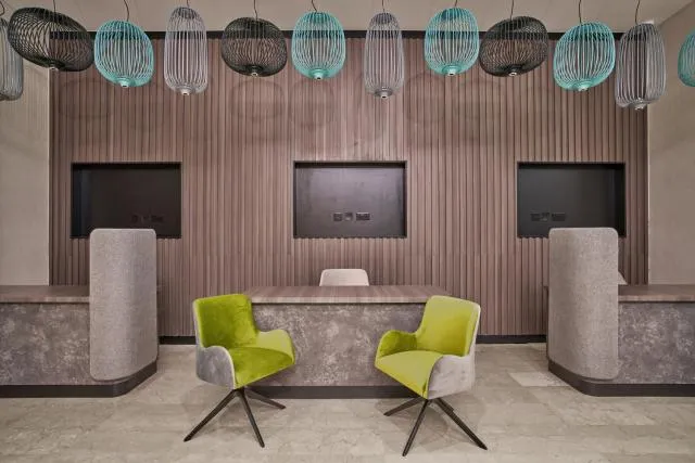  Hotel Holiday International - picture  : Business facilities,Property 