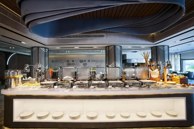  Hotel Holiday International - picture  : Toilet,Drinks,Property 