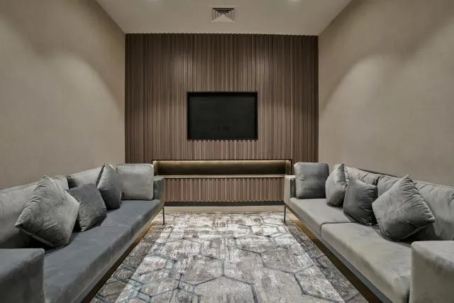  Hotel Holiday International - picture  : Seating area,TV/entertainment centre,Seating area,Property 