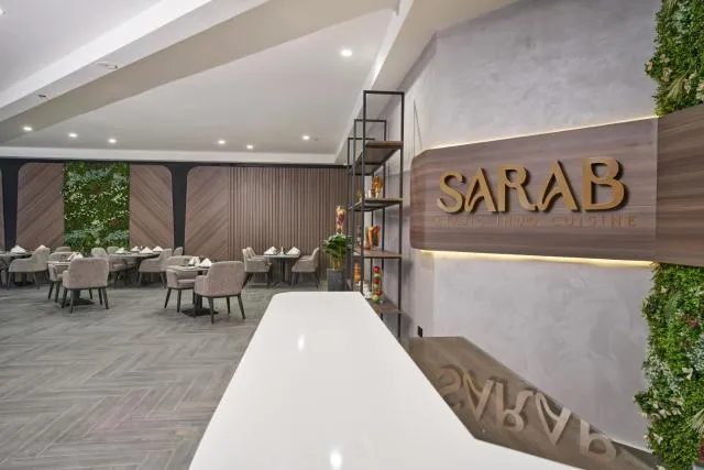  Hotel Holiday International - picture  : Restaurant/places to eat,Property 