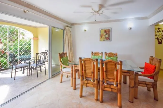  Two-Bedroom Apartment - picture  : Toilet,Dining area 