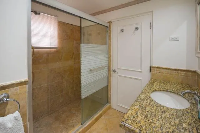  Two-Bedroom Apartment - picture  : Bathroom 
